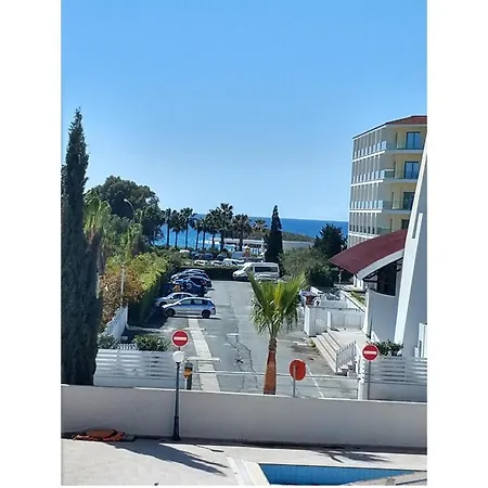 Apartmán Nissi Golden Lovely One Bedroom With Spacious Terrace And Free Parking