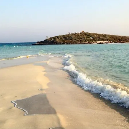 Apartmán Nissi Golden Lovely One Bedroom With Spacious Terrace And Free Parking