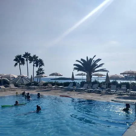 Apartmán Nissi Golden Lovely One Bedroom With Spacious Terrace And Free Parking