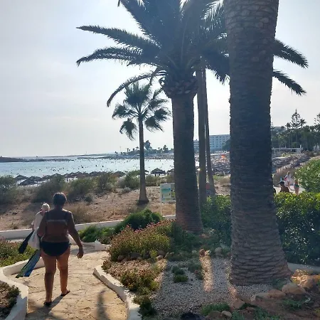 Apartmán Nissi Golden Lovely One Bedroom With Spacious Terrace And Free Parking