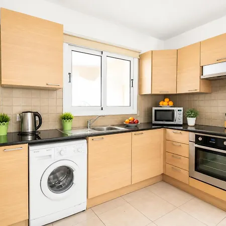 Appartamento Lovely One Bedroom Flat In A Prime Location Near Nissi In With A Beautiful Terrace Free Parking And Just Minutes From The Sea And Main Amenities *