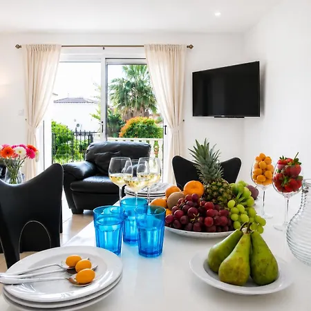 Lovely One Bedroom Flat In A Prime Location Near Nissi In With A Beautiful Terrace Free Parking And Just Minutes From The Sea And Main Amenities Appartamento Ayia Napa