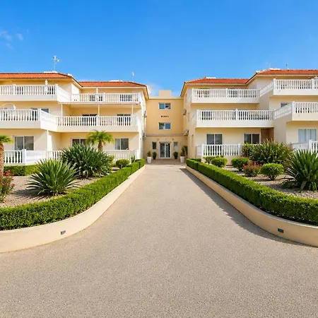 Lovely One Bedroom Flat In A Prime Location Near Nissi In With A Beautiful Terrace Free Parking And Just Minutes From The Sea And Main Amenities *