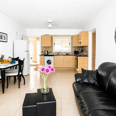 Lovely One Bedroom Flat In A Prime Location Near Nissi In With A Beautiful Terrace Free Parking And Just Minutes From The Sea And Main Amenities * Ayia Napa