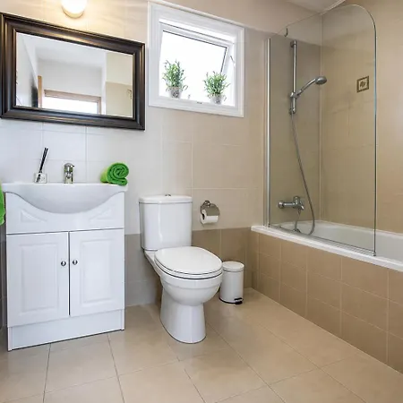Lovely One Bedroom Flat In A Prime Location Near Nissi In With A Beautiful Terrace Free Parking And Just Minutes From The Sea And Main Amenities