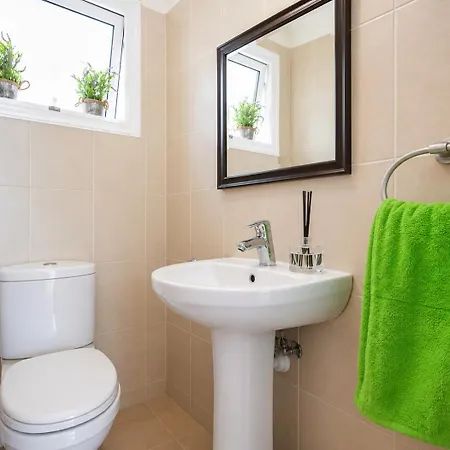Lovely One Bedroom Flat In A Prime Location Near Nissi In With A Beautiful Terrace Free Parking And Just Minutes From The Sea And Main Amenities