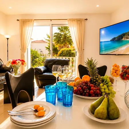 Lovely One Bedroom Flat In A Prime Location Near Nissi In With A Beautiful Terrace Free Parking And Just Minutes From The Sea And Main Amenities Appartamento Ayia Napa
