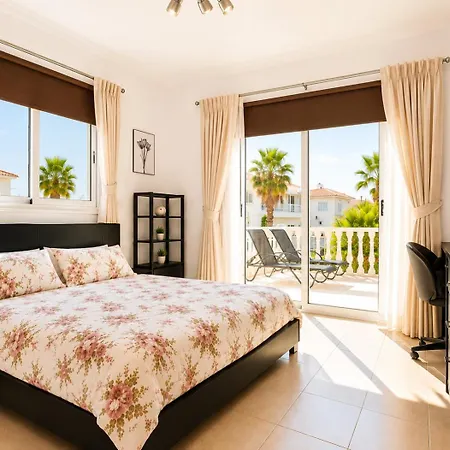 شقة Lovely One Bedroom Flat In A Prime Location Near Nissi In With A Beautiful Terrace Free Parking And Just Minutes From The Sea And Main Amenities *