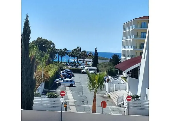 Daire Nissi Golden Lovely One Bedroom With Spacious Terrace And Free Parking